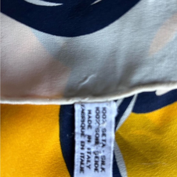 Chanel scarf - Picture 5 of 5